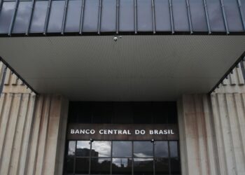 Mercado financeiro eleva projeção do PIB para 2,25% em 2025