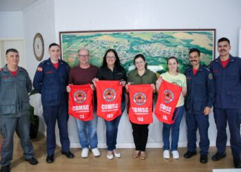 Integrantes do Corpo de Bombeiros Visitam a Administração Municipal de Zortéa