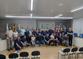 Vereadores(as) Mirins de Zortéa Recebem Certificação Legislativa na Última Sessão de 2025