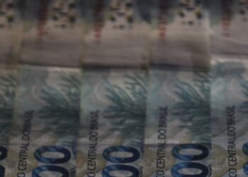 Arrecadação federal bate recorde de R$ 2,89 trilhões em 2025