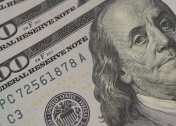 Dólar cai para R$ 5,19 e continua no menor valor em 20 meses