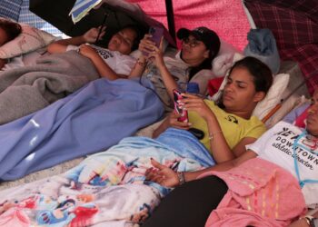 Familiares de presos políticos fazem greve de fome em Caracas