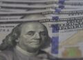 Dólar fecha em R$ 5,16 e atinge menor valor em 20 meses