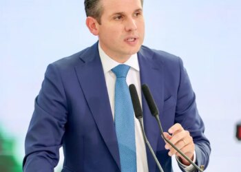 Fim da Escala 6x1 pode ser votado em maio, diz presidente da Câmara