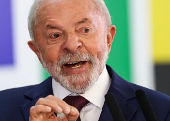 Lula volta a defender mandato para ministros do STF