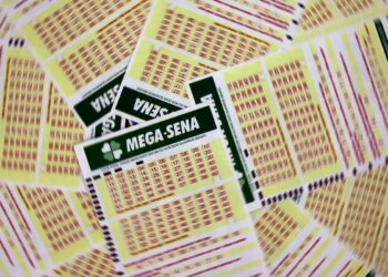 Mega-sena acumula e prêmio principal vai para R$ 130 milhões