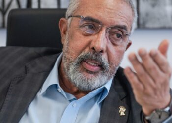 Não há mais razão para manter escala 6x1 e jornada de 44h, diz senador