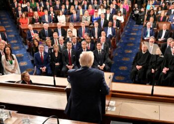 Trump proclama "era de ouro" em discurso sobre estado da União