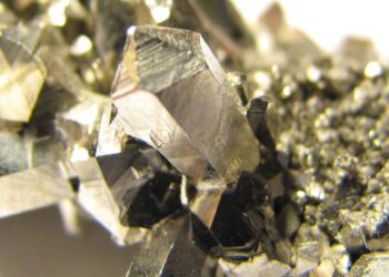 Brasil busca parceria com Europa para exploração de minerais críticos