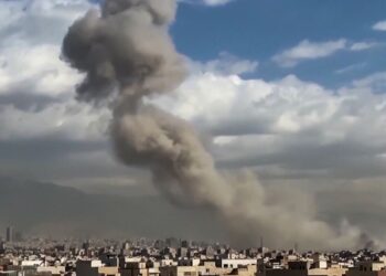 Israel lança nova onda de ataques contra o Irã