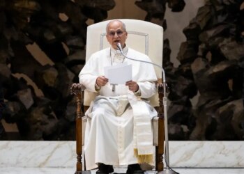 Papa Leão chama guerra no Oriente Médio de "escândalo" para humanidade