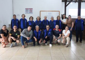 Administração Municipal de Zortéa entrega uniformes para a melhor idade