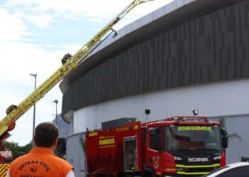 Incêndio no Velódromo no Rio é controlado; pista não teve impacto