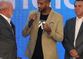 Lula pede mobilização a centrais sindicais para fim da escala 6x1