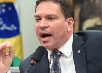Prisão de Ramagem é fruto da cooperação entre Brasil e EUA, diz PF