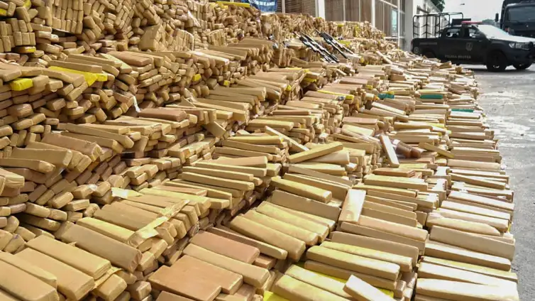 08/04/2026 - Polícia Militar apreende 48 toneladas de Drogas no Complexo da Maré. Foto: PMERJ/Divulgação