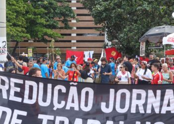 Caminhos da Reportagem debate impactos da escala 6x1 no Brasil
