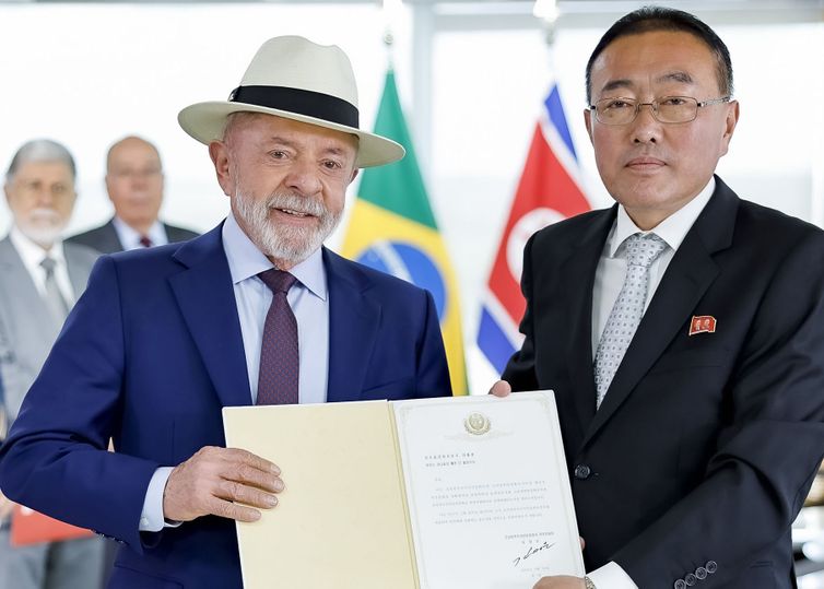 06.05.2026 - Presidente da República, Luiz Inácio Lula da Silva, durante apresentação de cartas credenciais do Embaixador da República Popular Democrática da Coréia, Song Se Il, no Palácio do Planalto. Brasília - DF.

Foto: Ricardo Stuckert / PR