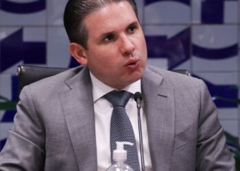 Motta convoca reunião de líderes para votar PL do fim da escala 6x1