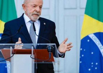 "Não se meta nas eleições no Brasil", diz Lula a Trump