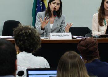 Proposta que criminaliza misoginia avança na Câmara dos Deputados